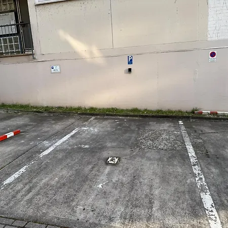 Cosy In The Center With Own Parking Appartement
